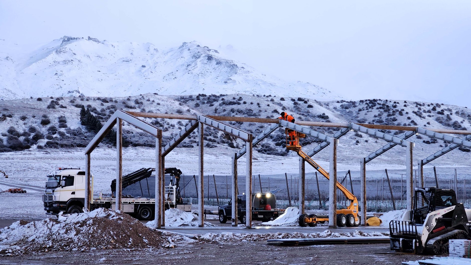 Nick Common, Constructing a shed in harsh New Zealand Winter conditions